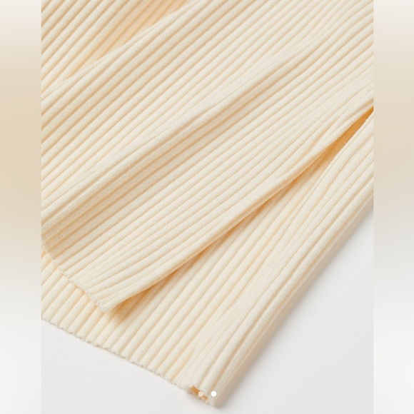 Ribbed T-shirt - Picture 2 of 10